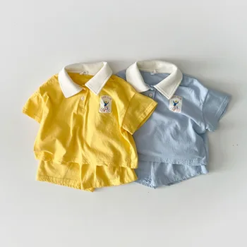 2023 Новая летняя детская футболка с отворотом + Шорты, костюм из 2 предметов, Комплект одежды с короткими рукавами для малышей, Хлопковая одежда с милым принтом медведя для малышей